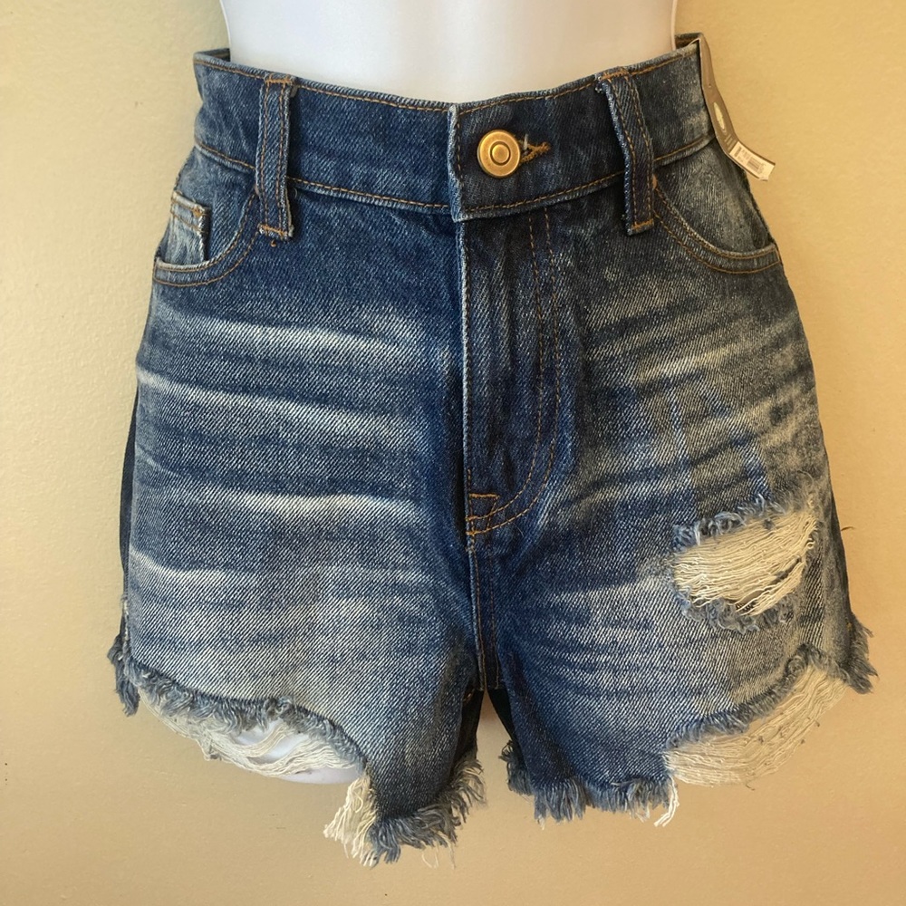 No Boundaries high rise mom-fit cut-off jean shorts, size 3 NWT